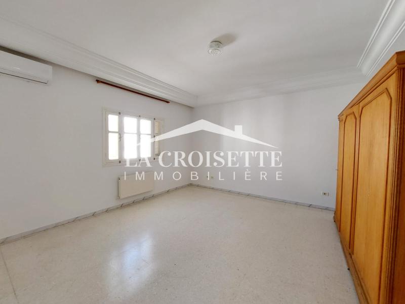 Villa S+4 avec piscine à La Marsa